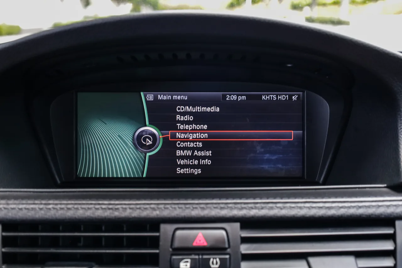 2010 BMW M3 — photo 12