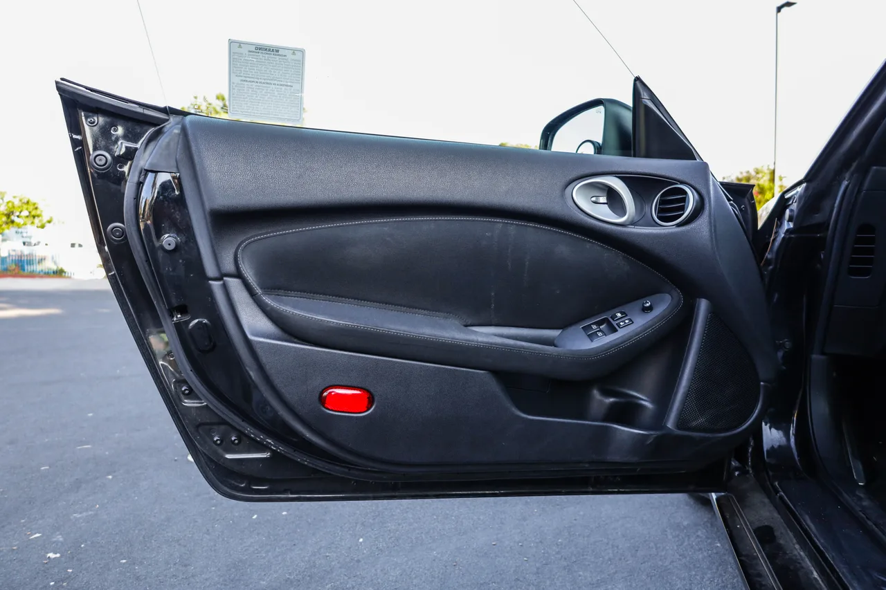 2014 Nissan 370Z — photo 23
